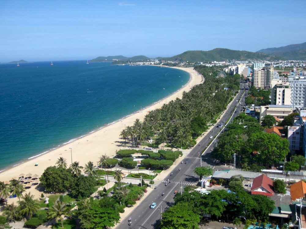 Tran Phu Beach is easily accessible, making it a popular choice for both locals and tourists
